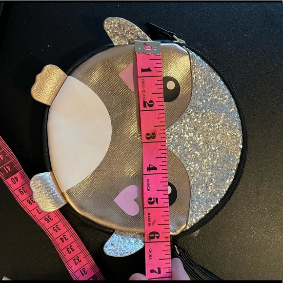 Betsey Johnson glittery penguin wristlet in EUC - Picture 4 of 4